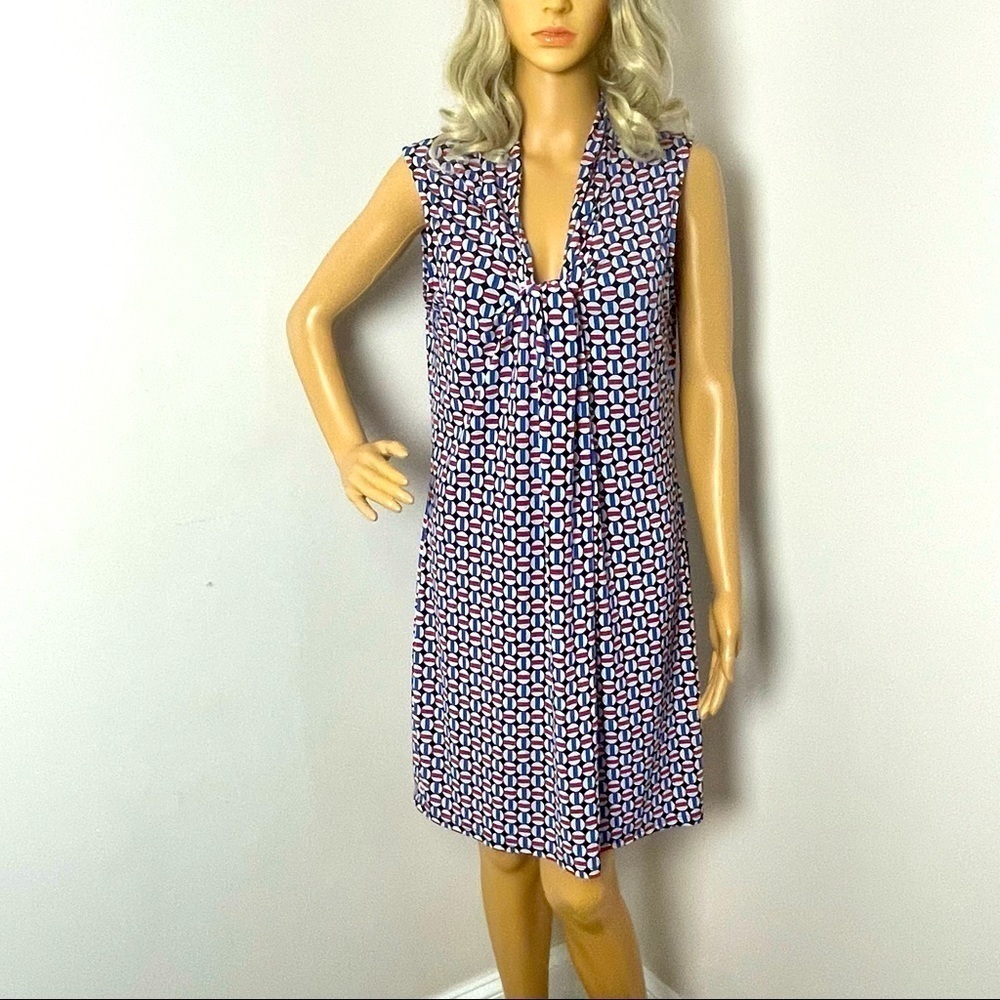 Leota Dress – Shift Style – V-Neck Knot Neckline – Sleeveless – Size XL (Fits Li